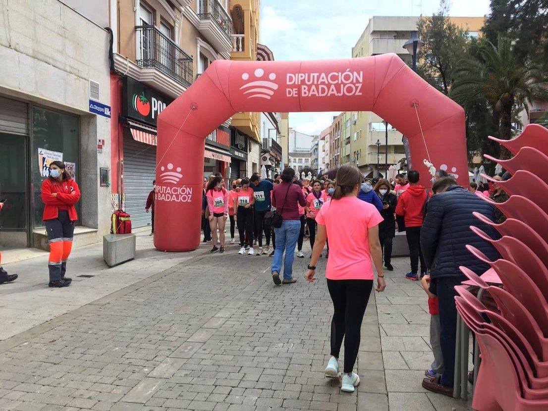 La carrera de la Mujer congregó a cientos de personas. 