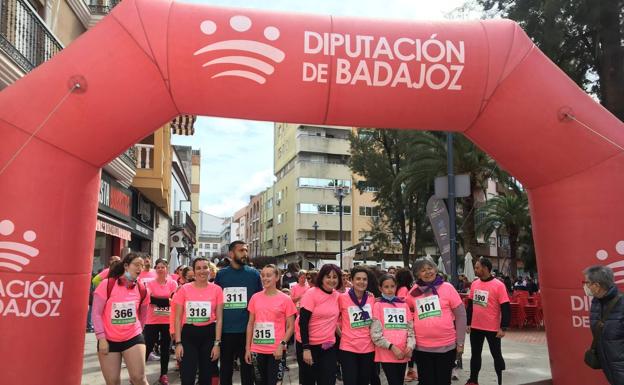La carrera ha congregado a cientos de personas en el parque de las Palmera.