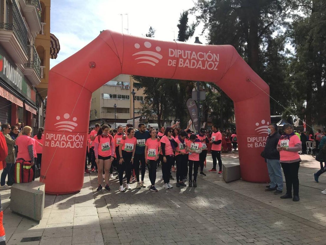 La carrera de la Mujer congregó a cientos de personas. 