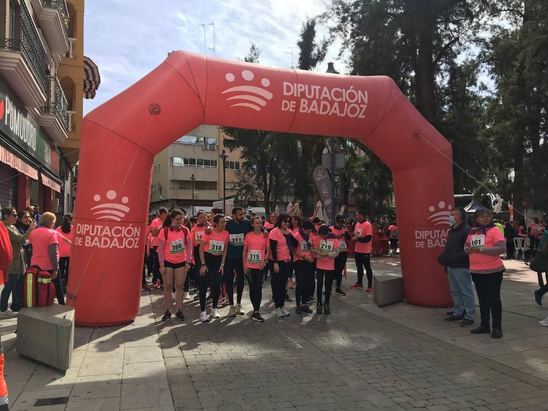 La carrera de la Mujer congregó a cientos de personas. 