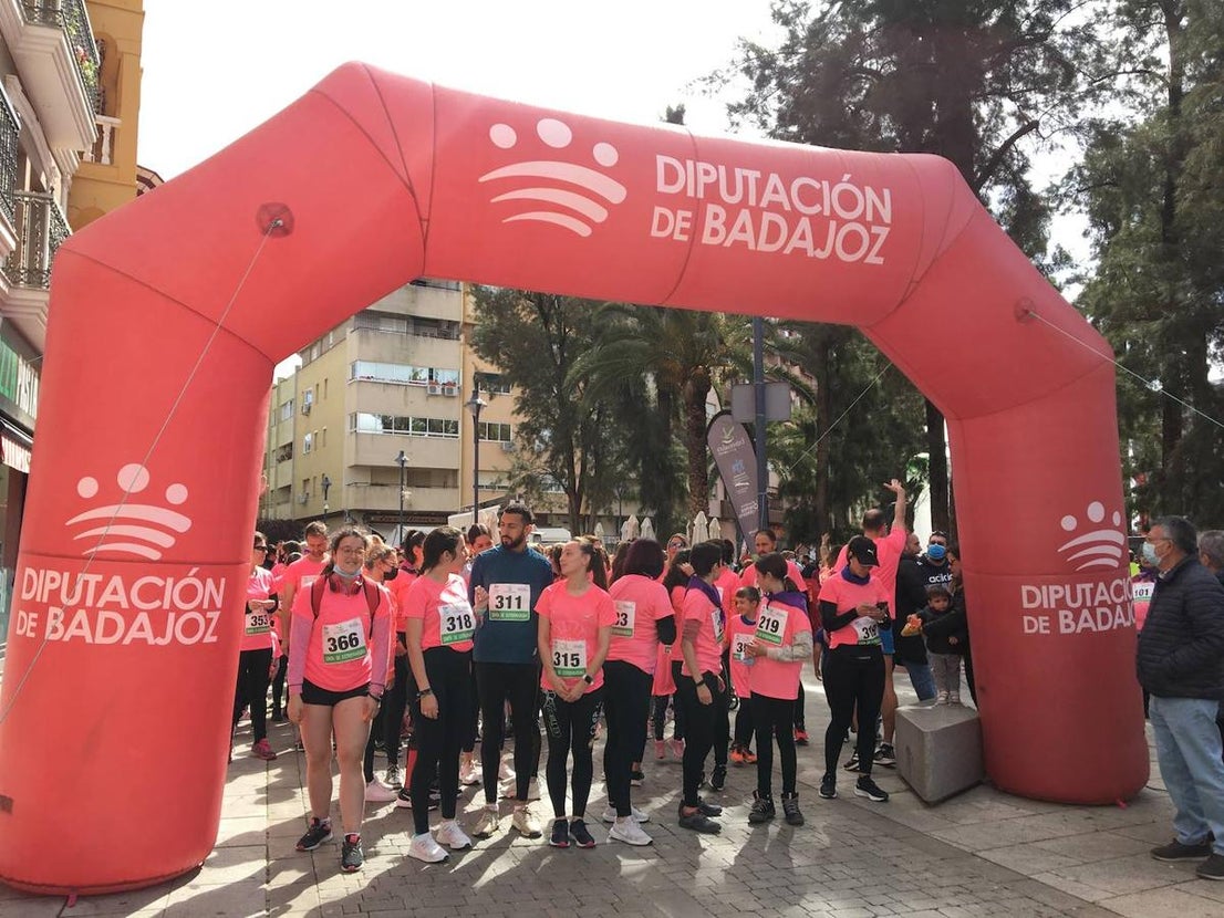 La carrera de la Mujer congregó a cientos de personas. 