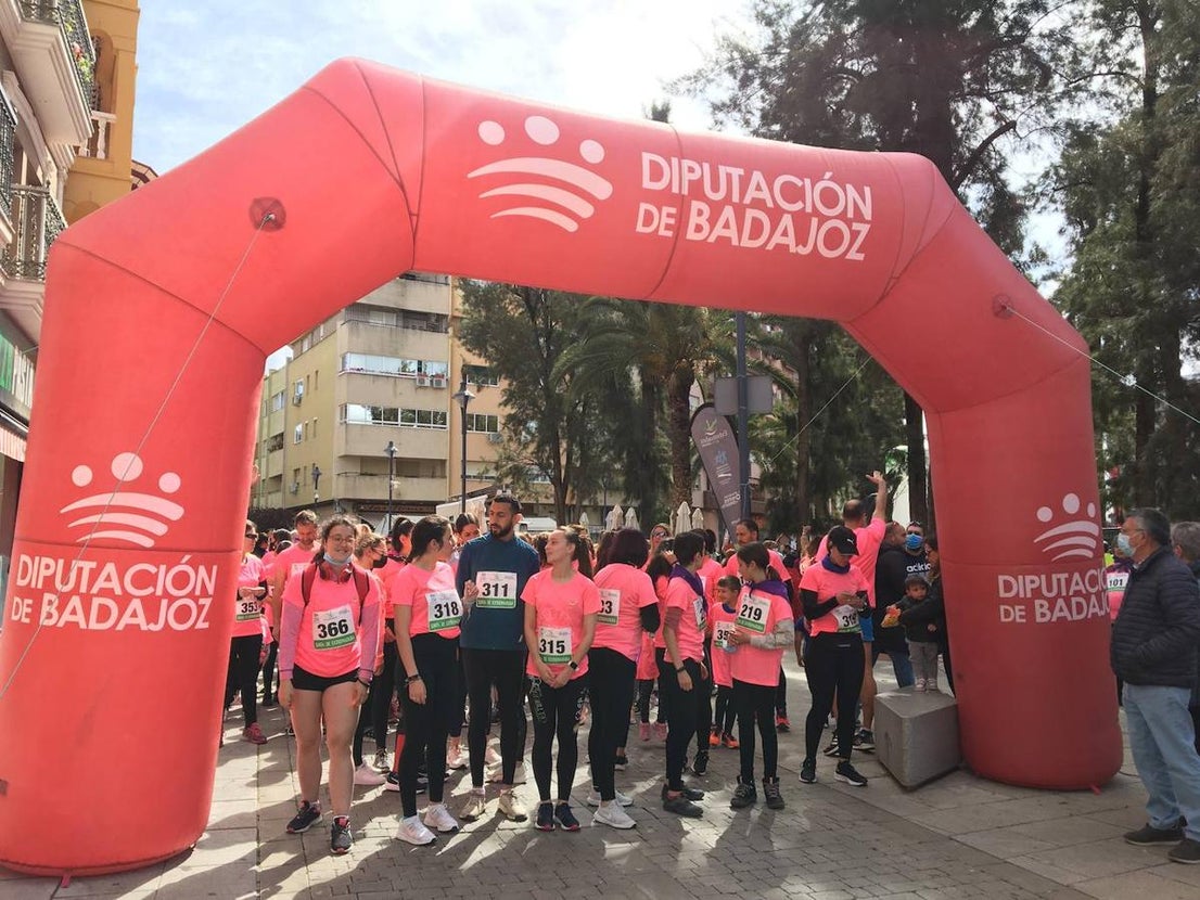 La carrera de la Mujer congregó a cientos de personas. 