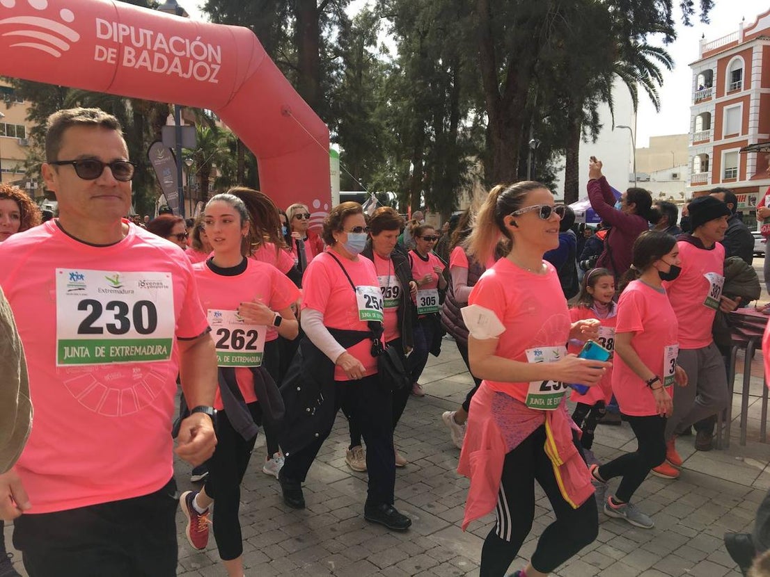 La carrera de la Mujer congregó a cientos de personas. 
