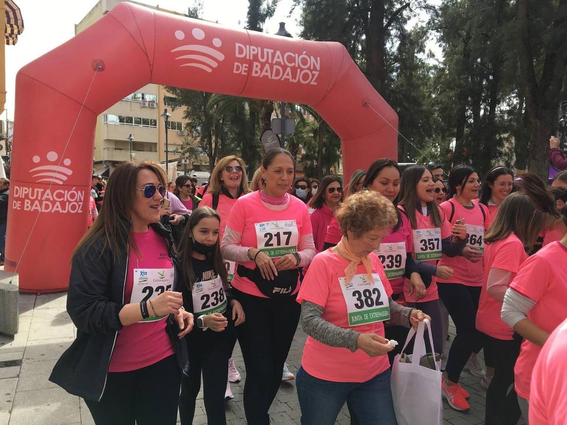 La carrera de la Mujer congregó a cientos de personas. 
