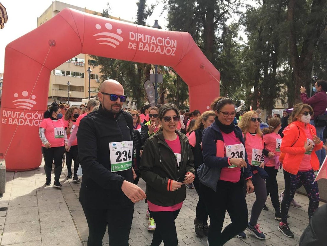 La carrera de la Mujer congregó a cientos de personas. 