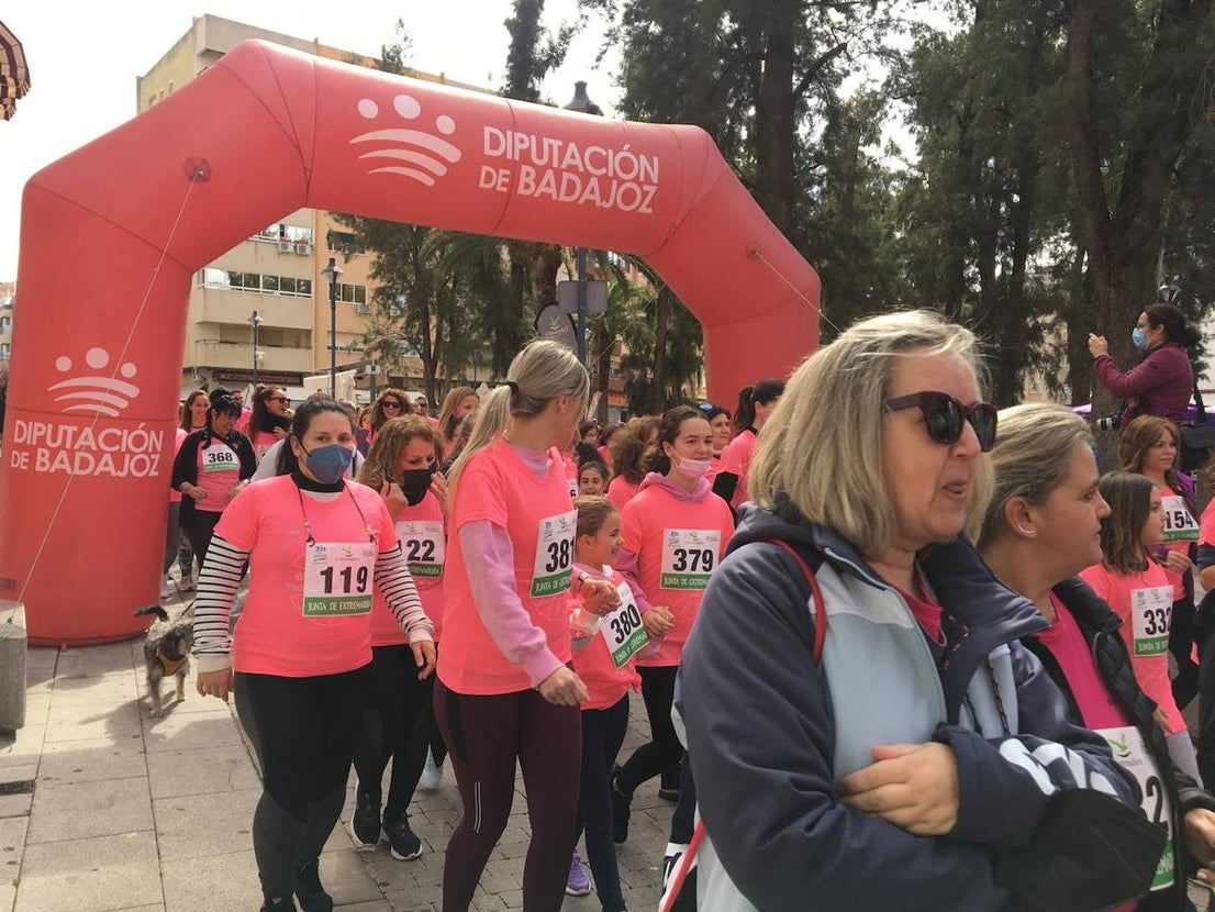 La carrera de la Mujer congregó a cientos de personas. 