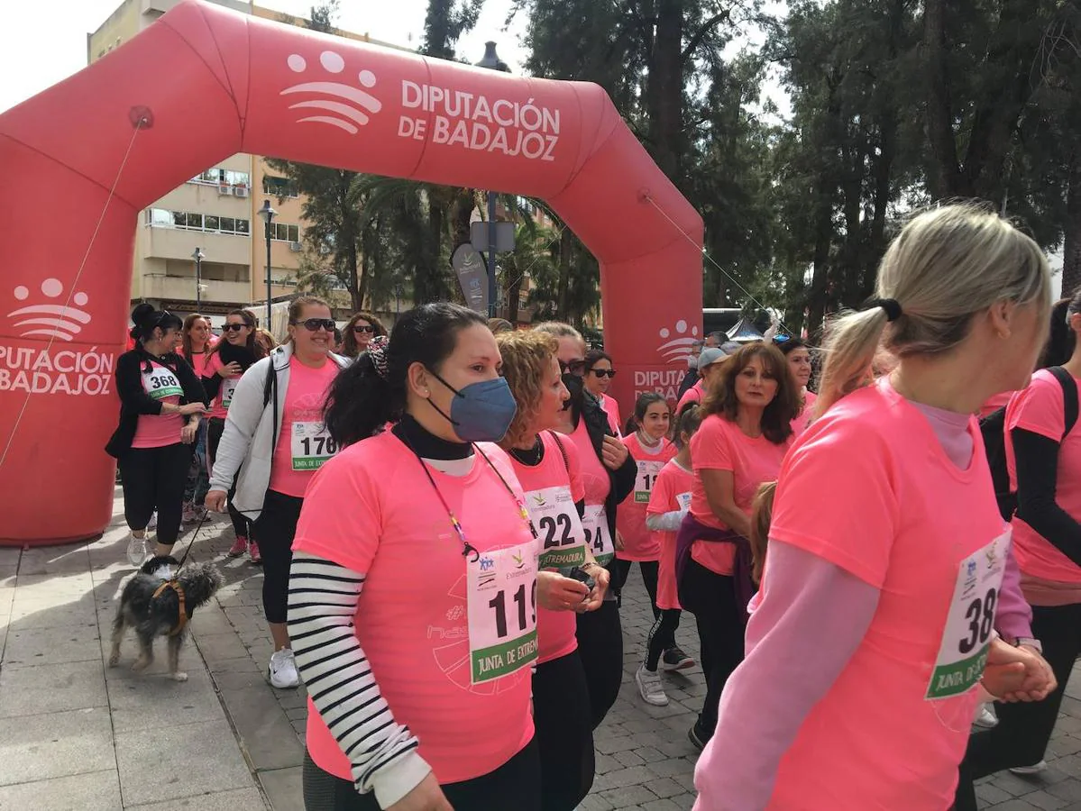 La carrera de la Mujer congregó a cientos de personas. 