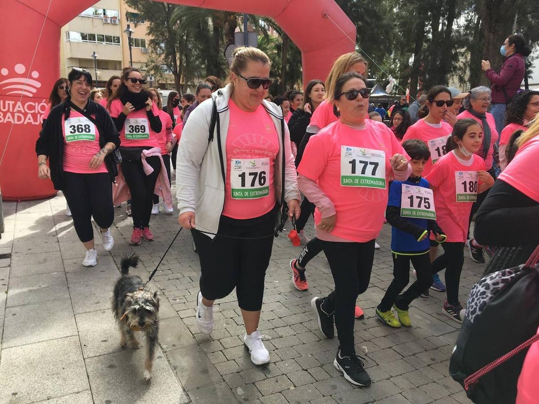 La carrera de la Mujer congregó a cientos de personas. 