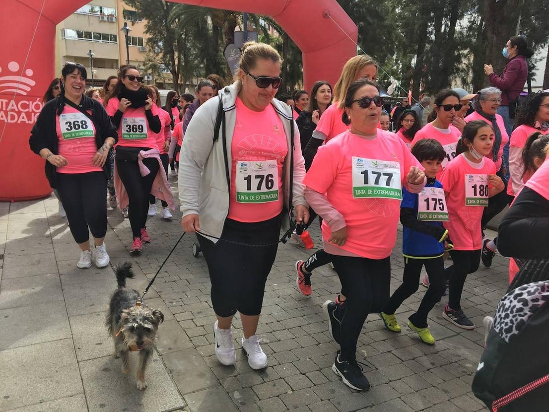 La carrera de la Mujer congregó a cientos de personas. 
