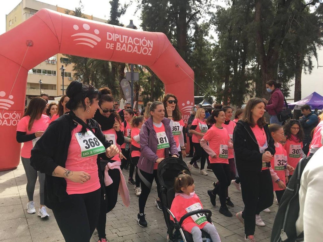 La carrera de la Mujer congregó a cientos de personas. 