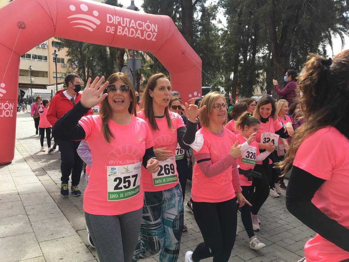 La carrera de la Mujer congregó a cientos de personas. 