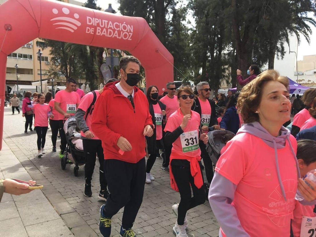 La carrera de la Mujer congregó a cientos de personas. 