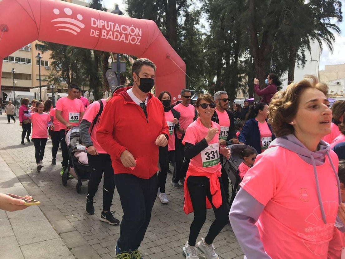 La carrera de la Mujer congregó a cientos de personas. 