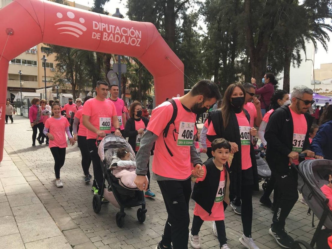La carrera de la Mujer congregó a cientos de personas. 