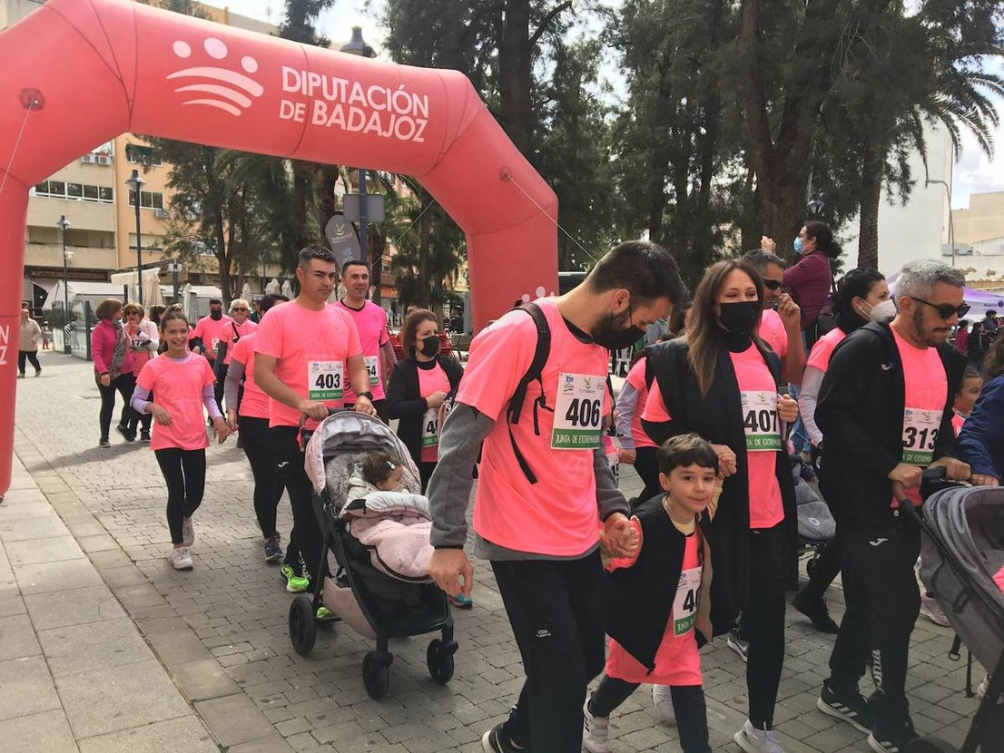 La carrera de la Mujer congregó a cientos de personas. 