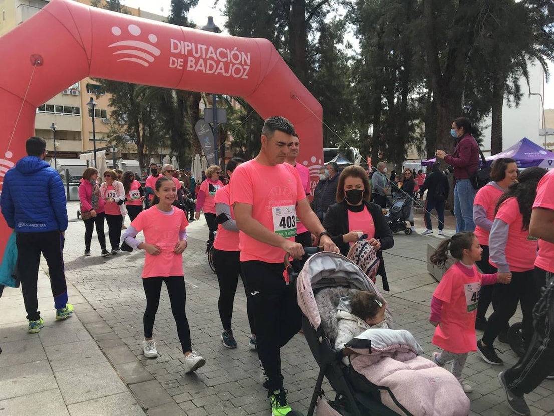 La carrera de la Mujer congregó a cientos de personas. 