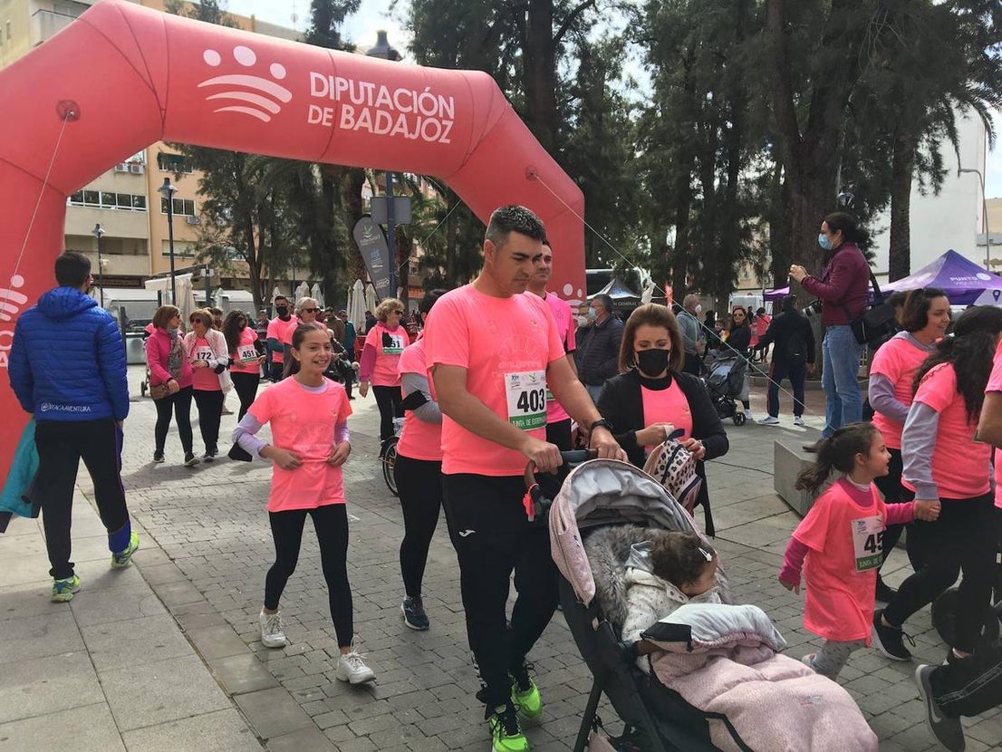 La carrera de la Mujer congregó a cientos de personas. 