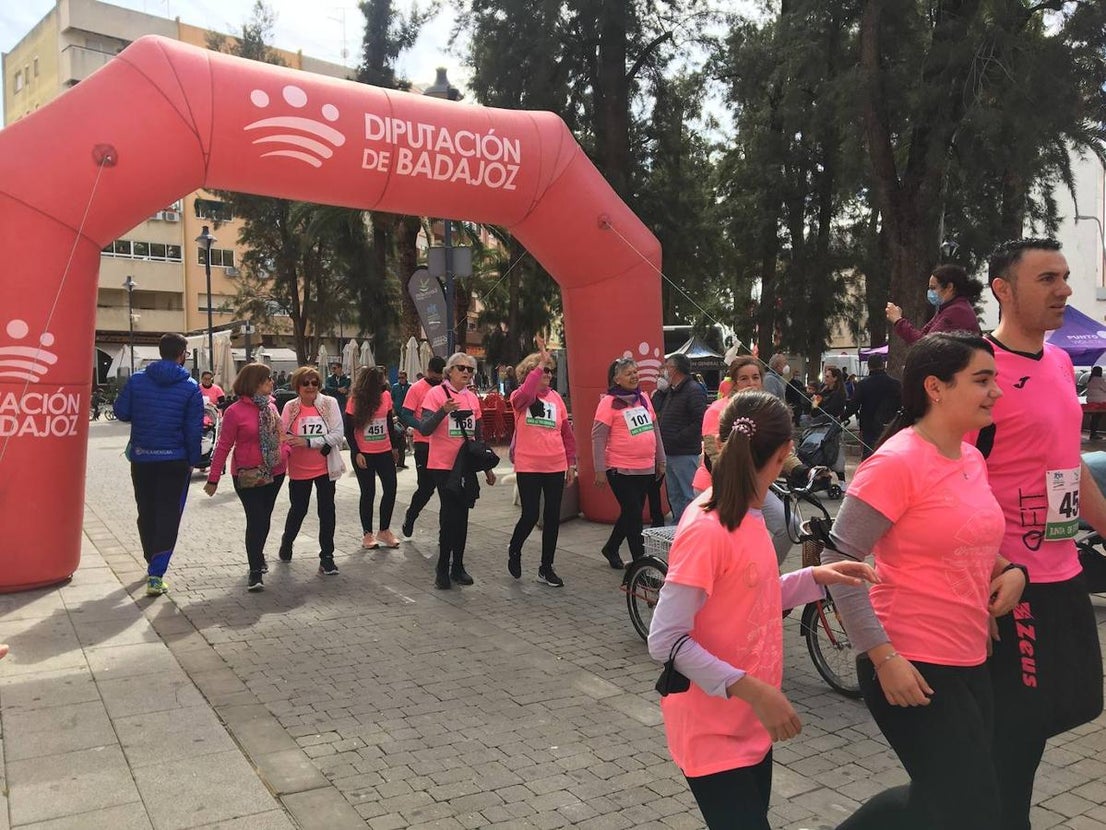 La carrera de la Mujer congregó a cientos de personas. 