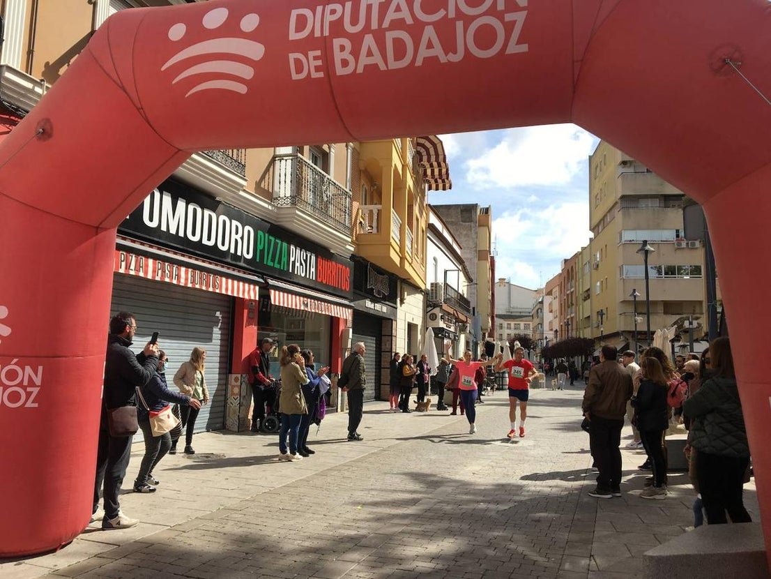La carrera de la Mujer congregó a cientos de personas. 