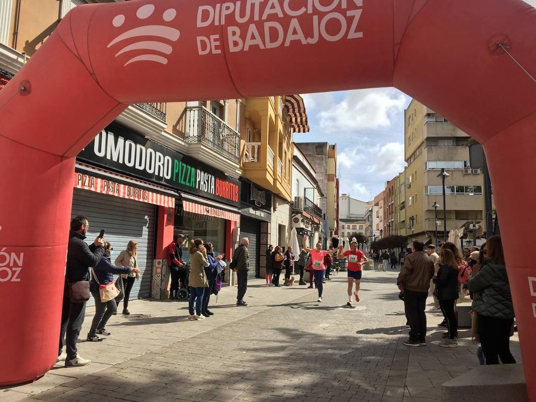 La carrera de la Mujer congregó a cientos de personas. 