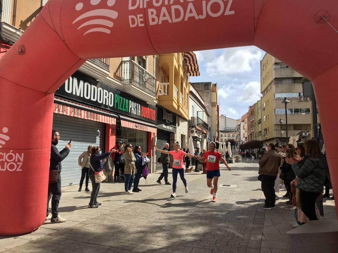 La carrera de la Mujer congregó a cientos de personas. 