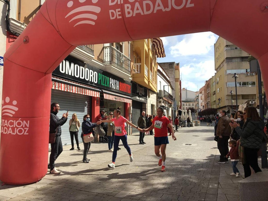 La carrera de la Mujer congregó a cientos de personas. 