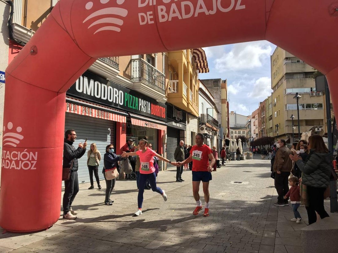 La carrera de la Mujer congregó a cientos de personas. 