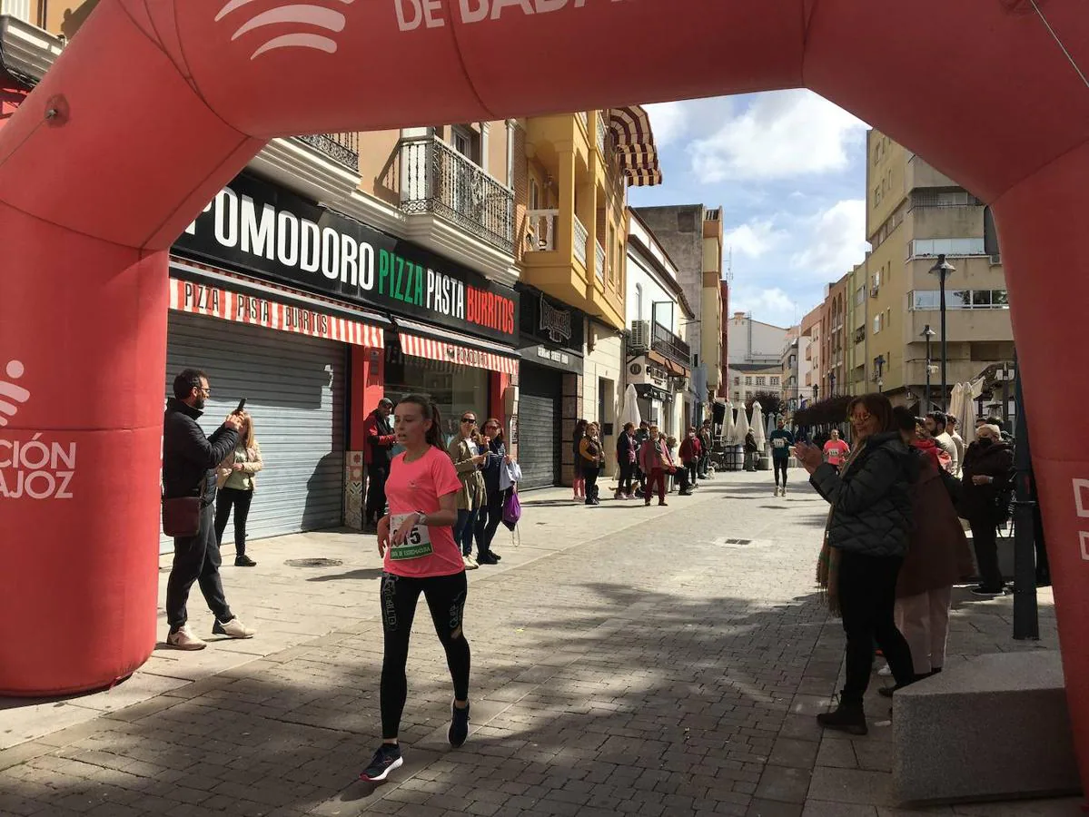 La carrera de la Mujer congregó a cientos de personas. 