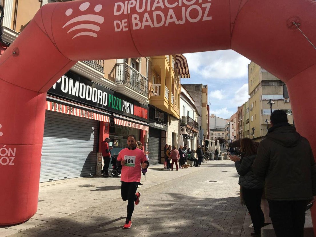 La carrera de la Mujer congregó a cientos de personas. 