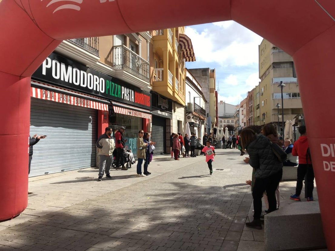 La carrera de la Mujer congregó a cientos de personas. 