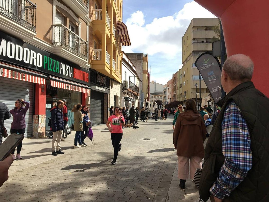 La carrera de la Mujer congregó a cientos de personas. 