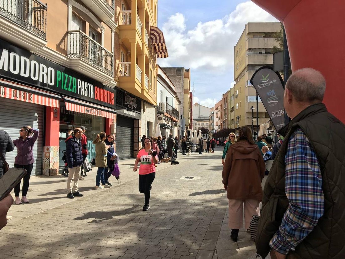 La carrera de la Mujer congregó a cientos de personas. 