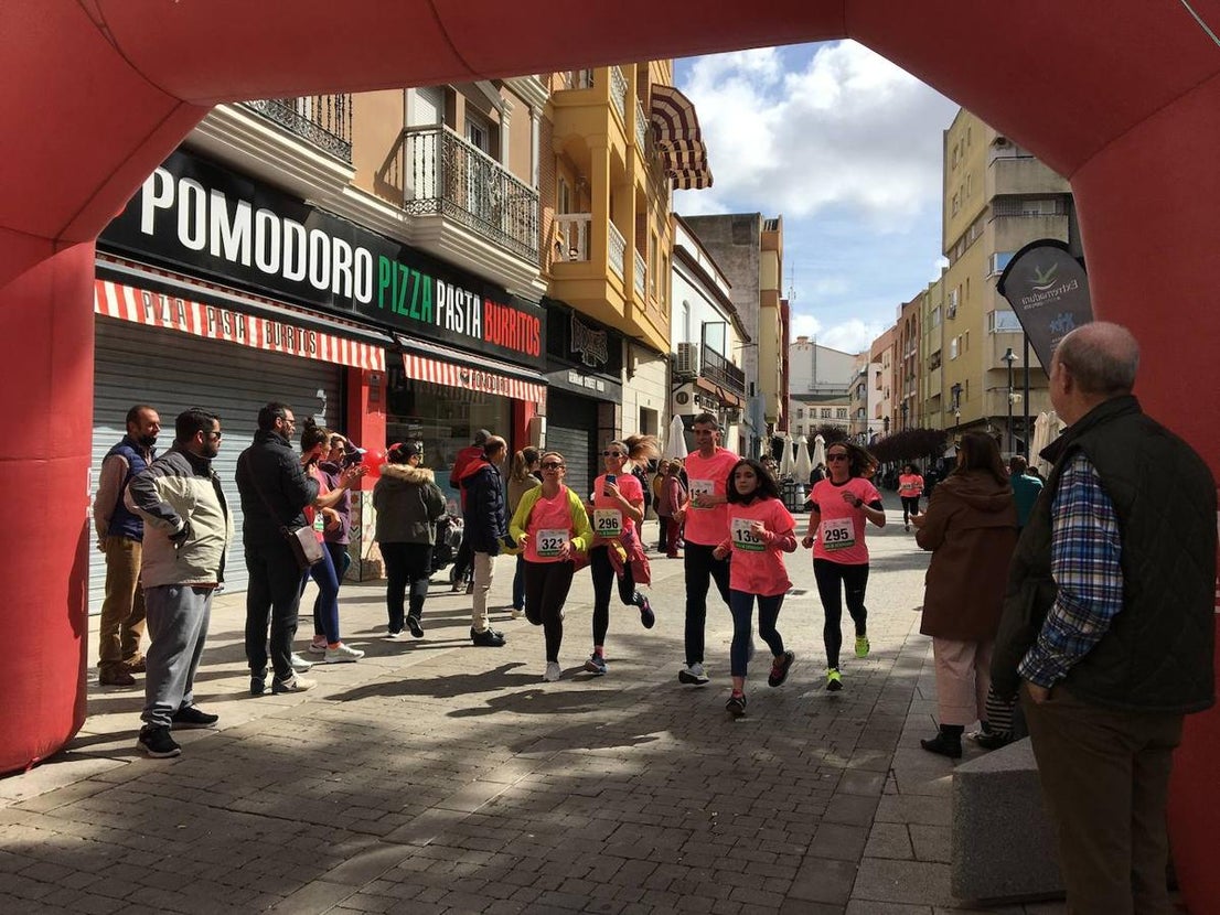La carrera de la Mujer congregó a cientos de personas. 