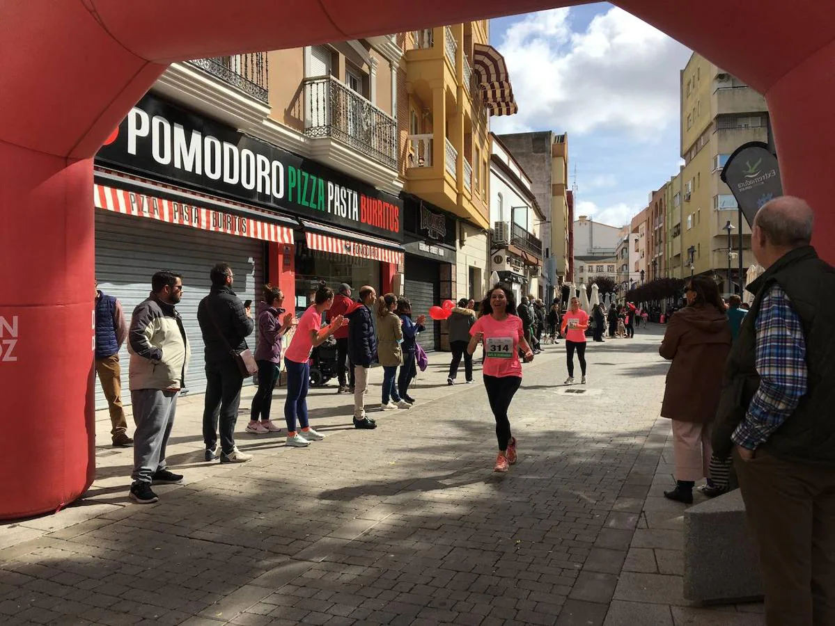 La carrera de la Mujer congregó a cientos de personas. 