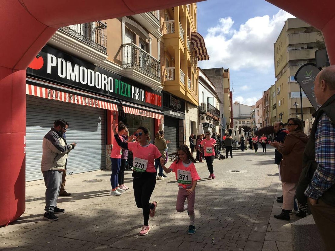 La carrera de la Mujer congregó a cientos de personas. 