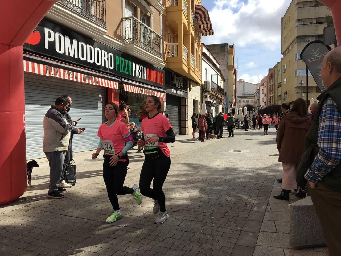 La carrera de la Mujer congregó a cientos de personas. 