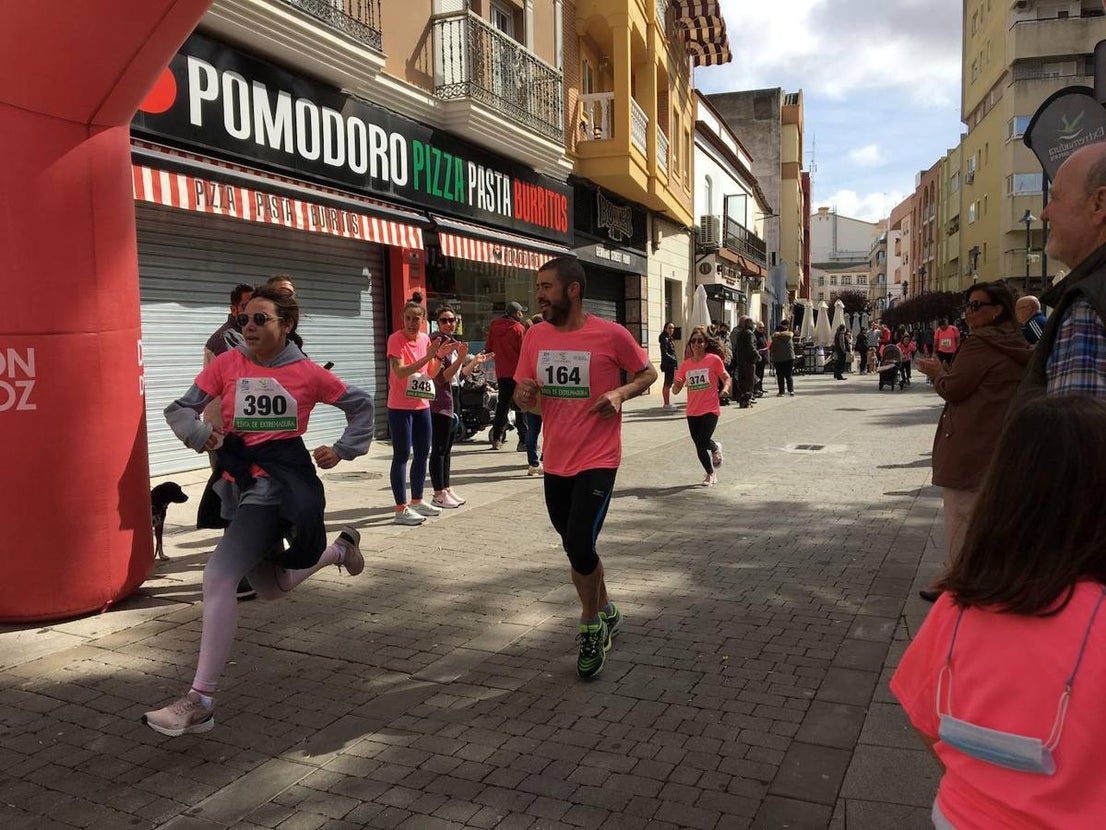 La carrera de la Mujer congregó a cientos de personas. 
