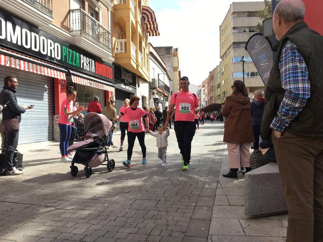 La carrera de la Mujer congregó a cientos de personas. 