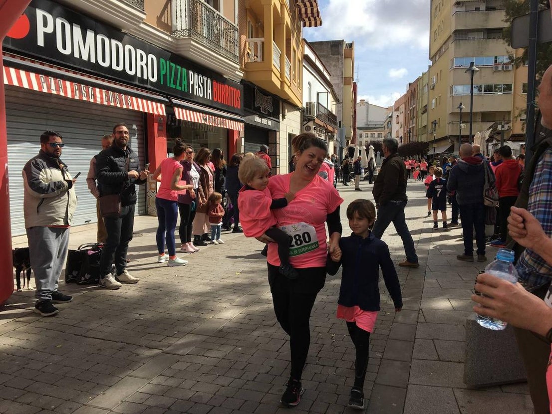 La carrera de la Mujer congregó a cientos de personas. 