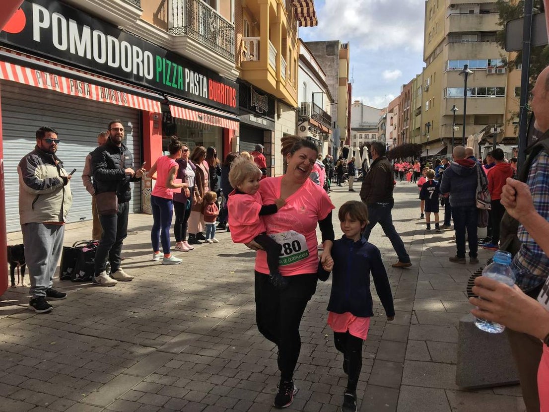La carrera de la Mujer congregó a cientos de personas. 