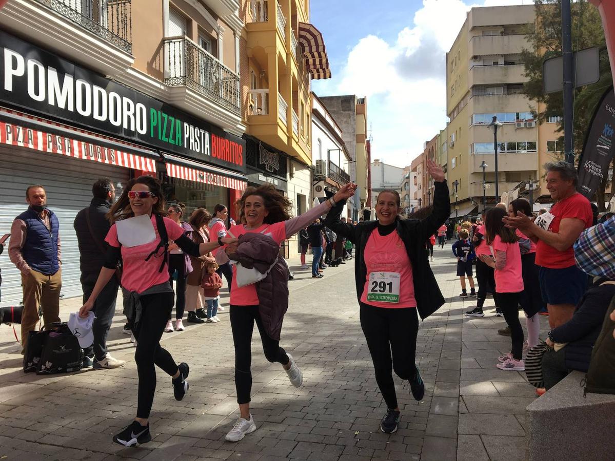 La carrera de la Mujer congregó a cientos de personas. 