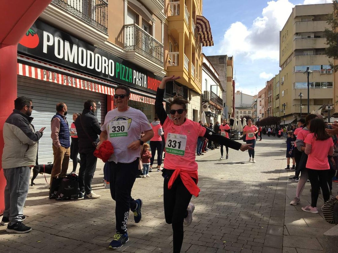 La carrera de la Mujer congregó a cientos de personas. 