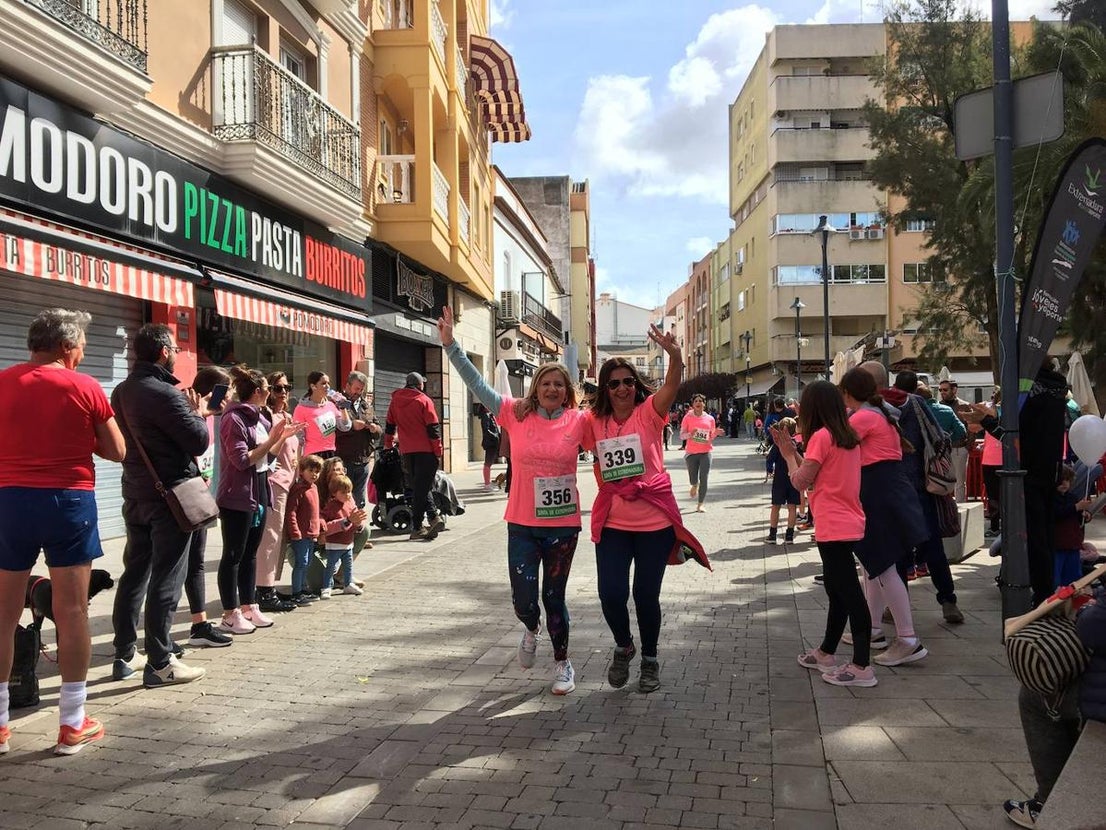 La carrera de la Mujer congregó a cientos de personas. 