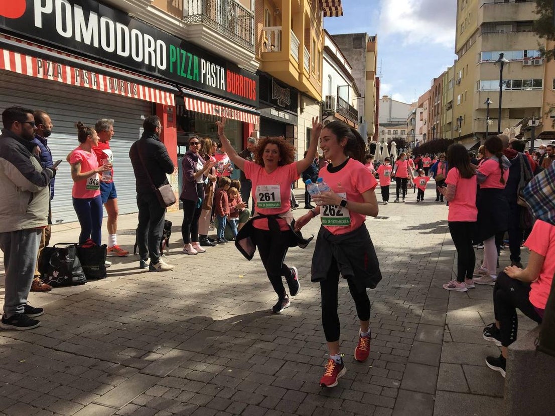 La carrera de la Mujer congregó a cientos de personas. 