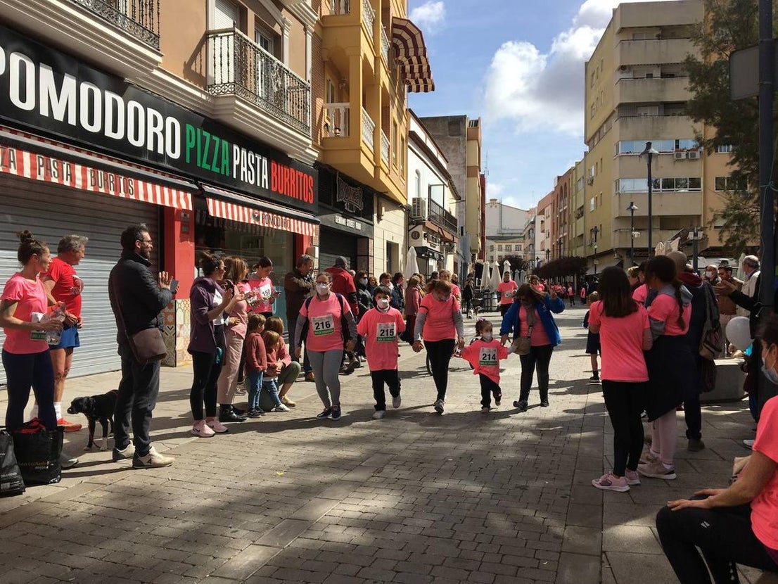 La carrera de la Mujer congregó a cientos de personas. 