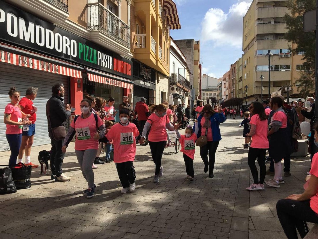 La carrera de la Mujer congregó a cientos de personas. 