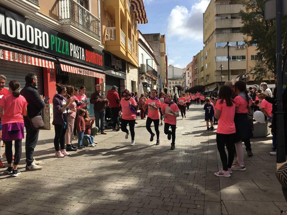 La carrera de la Mujer congregó a cientos de personas. 