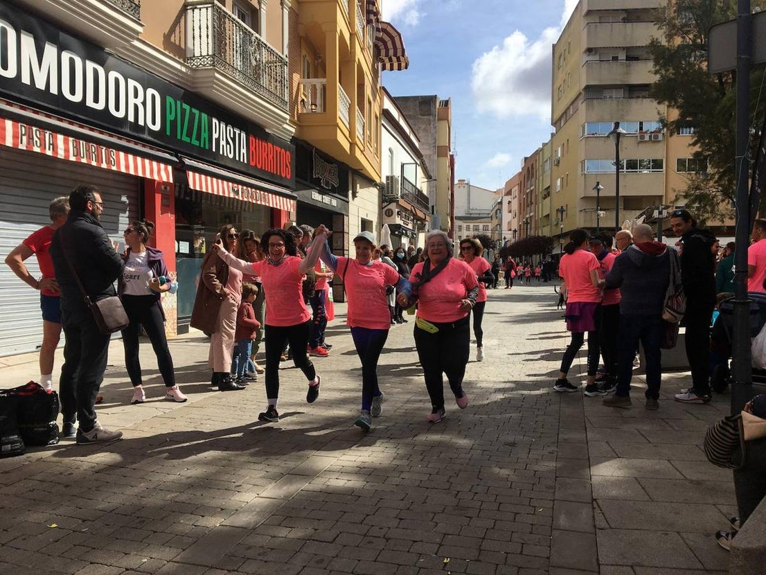 La carrera de la Mujer congregó a cientos de personas. 