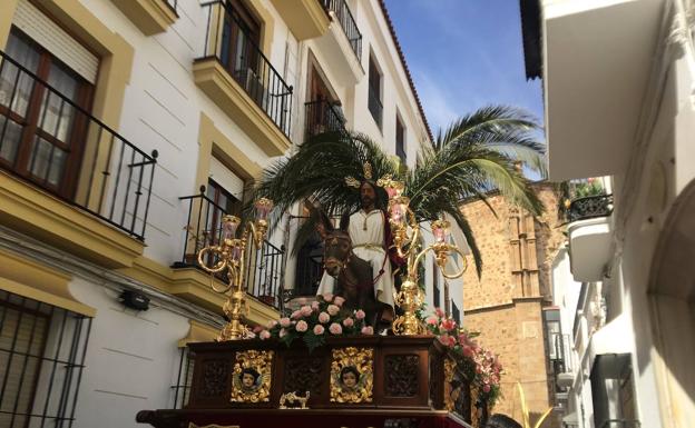 La Burrita procesionó acompañada por la banda de Cáceres.
