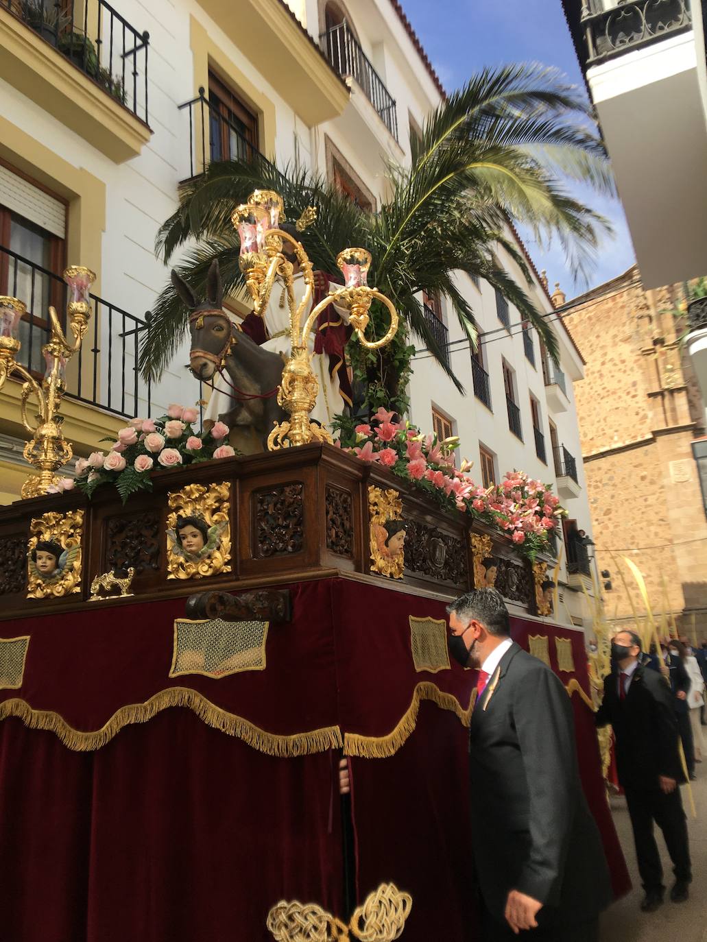 La Semana Santa ha brillado este año tras la pandemia en Almendralejo. 